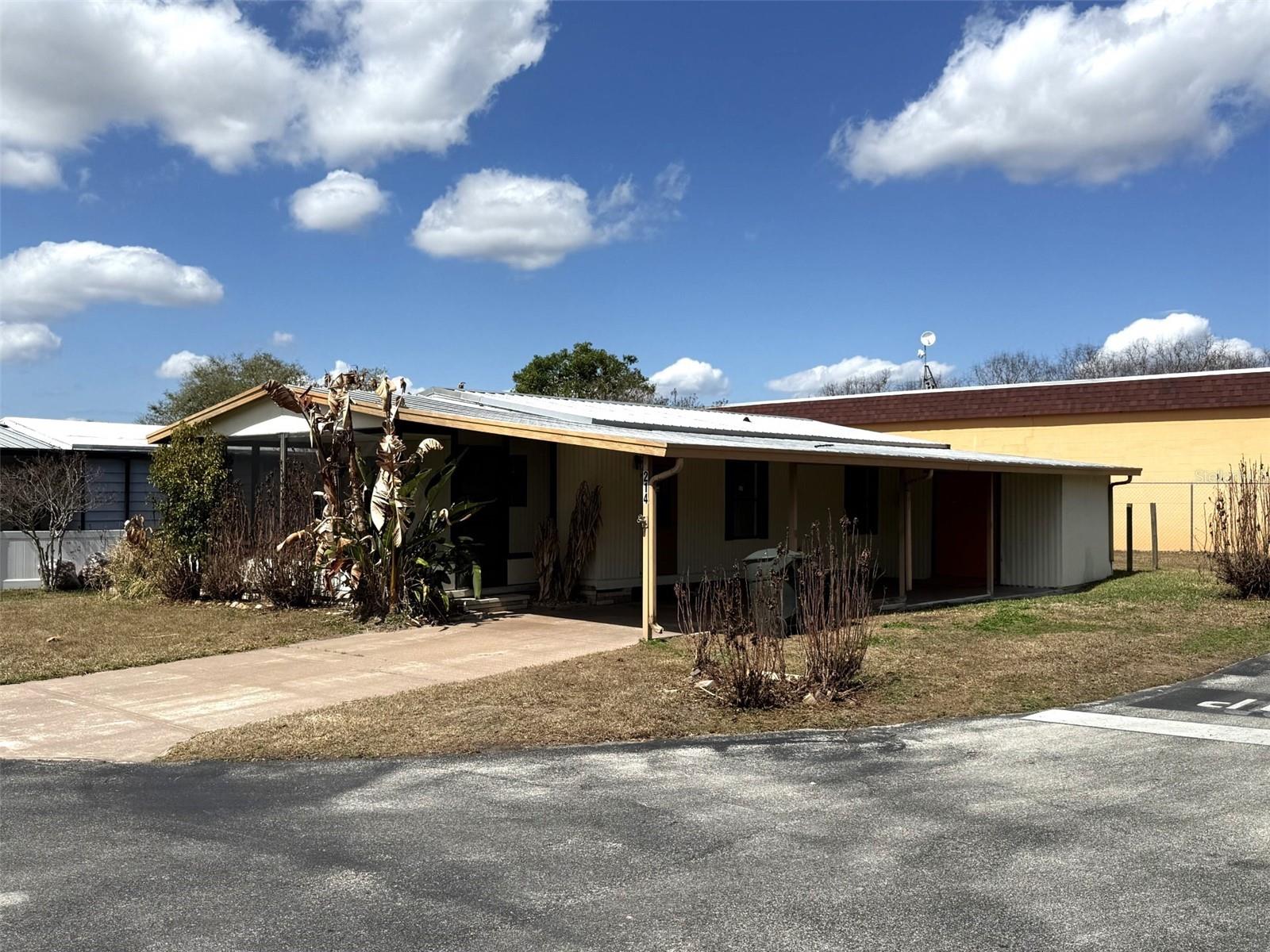 FLORAL LAKES - Residential