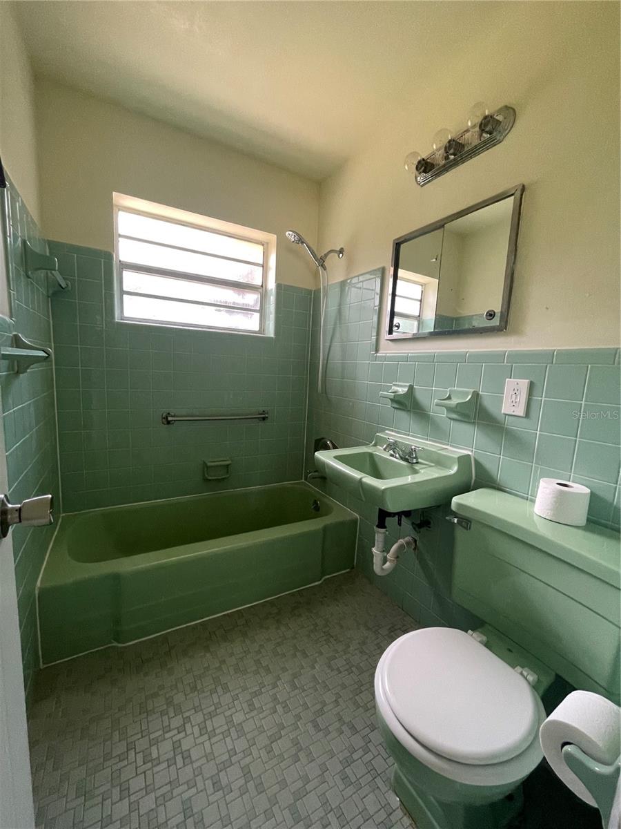 DELTONA LAKES UNIT 01 - Residential Lease