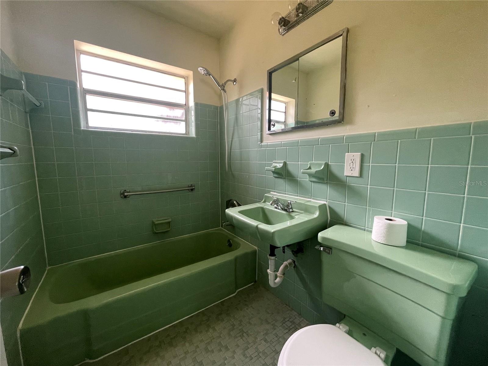 DELTONA LAKES UNIT 01 - Residential Lease