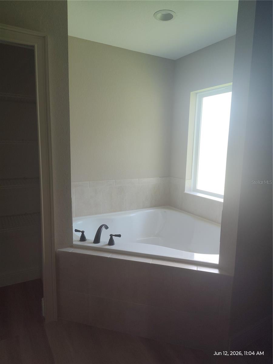 BELLEVIEW HEIGHTS ESTATE - Residential Lease