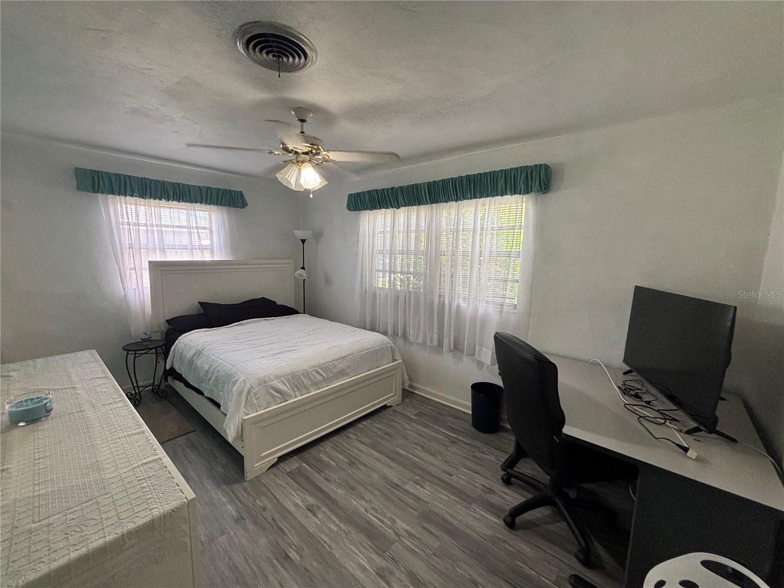 SUN RAY HOMES 01 - Residential