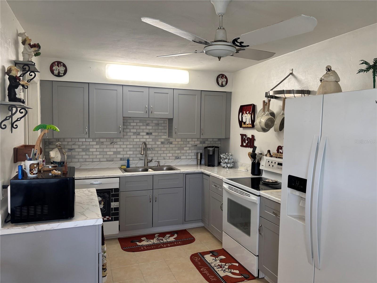 SUN RAY HOMES 01 - Residential