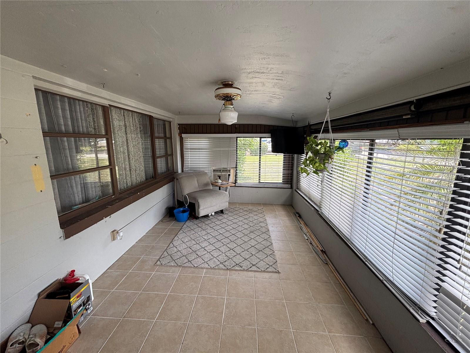 SUN RAY HOMES 01 - Residential
