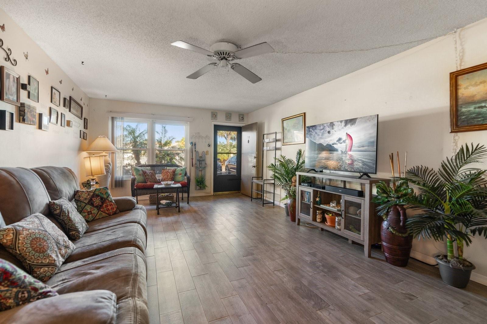 WILLOW LAKE - Residential