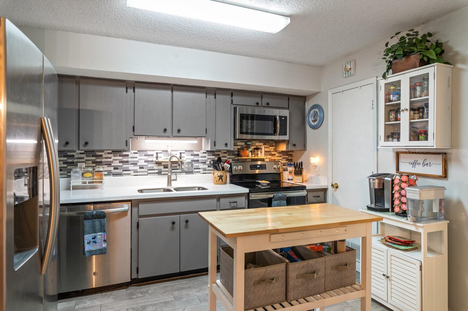 WILLOW LAKE - Residential