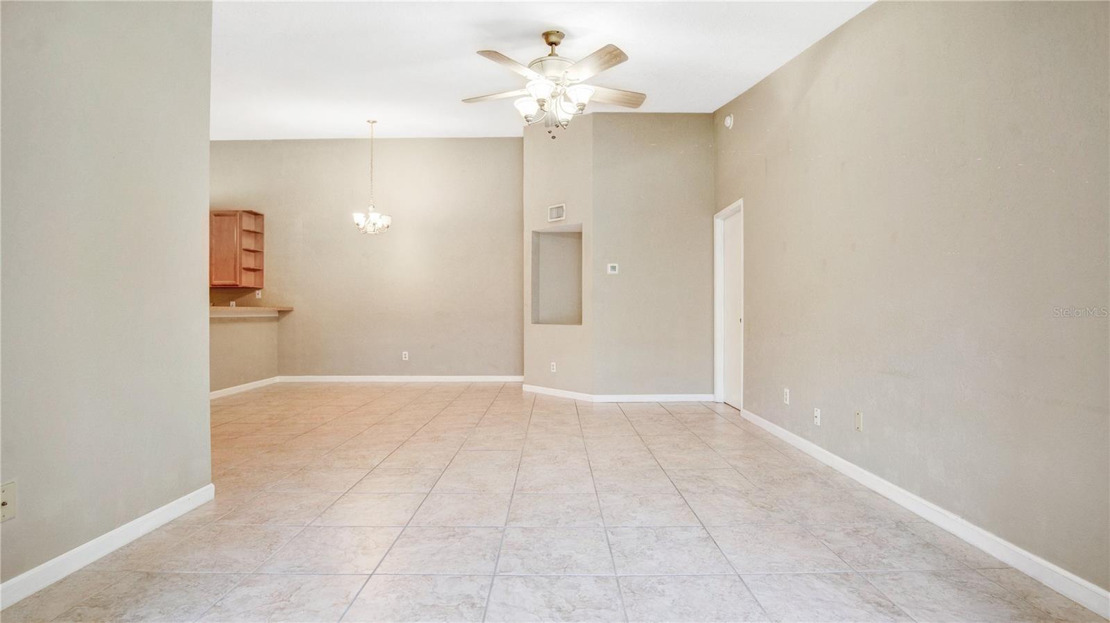 LAKEVIEW CONDO 06 - Residential Lease