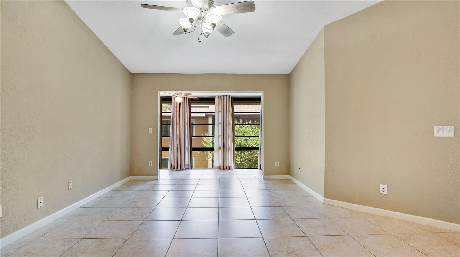 LAKEVIEW CONDO 06 - Residential Lease