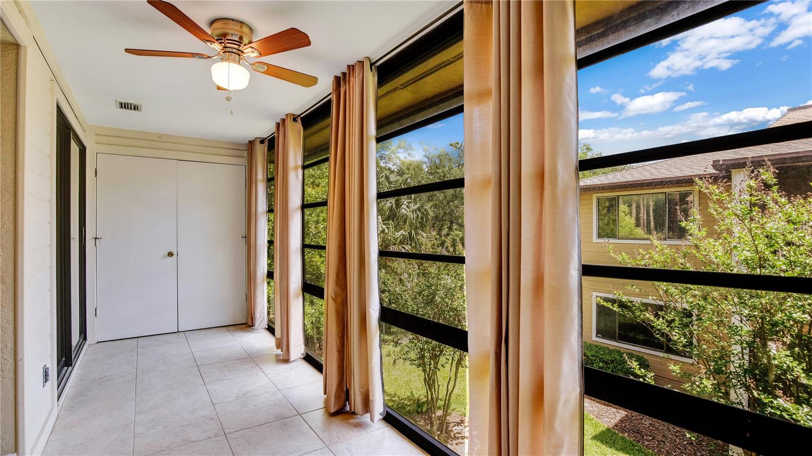 LAKEVIEW CONDO 06 - Residential Lease