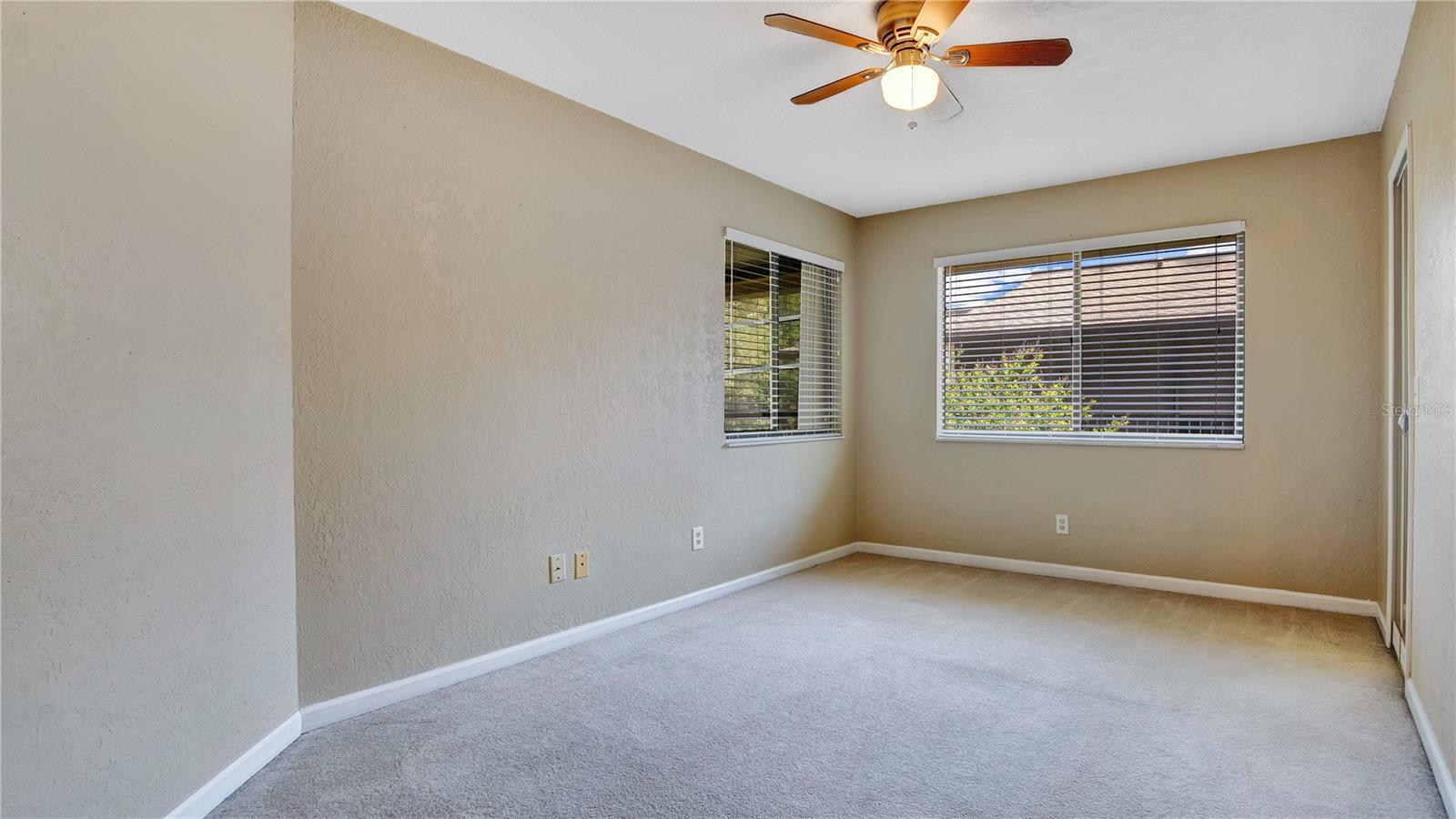 LAKEVIEW CONDO 06 - Residential Lease