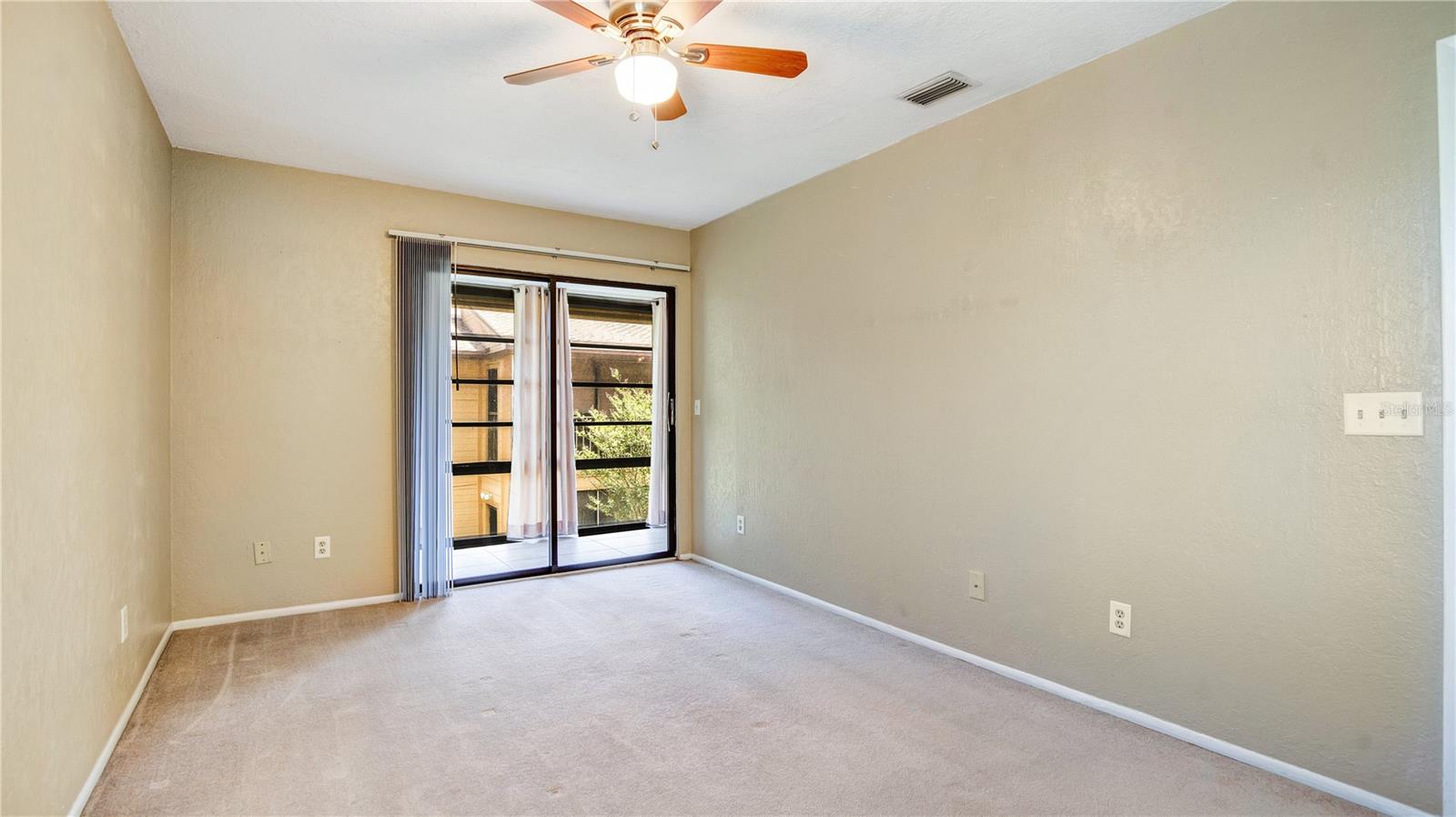 LAKEVIEW CONDO 06 - Residential Lease