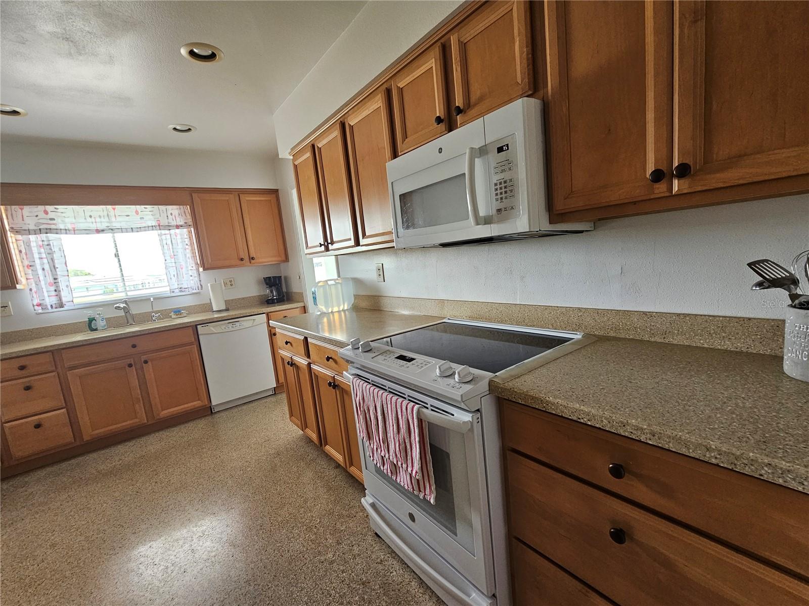 DEL WEBBS SUN CITY FLORIDA UN - Residential Lease