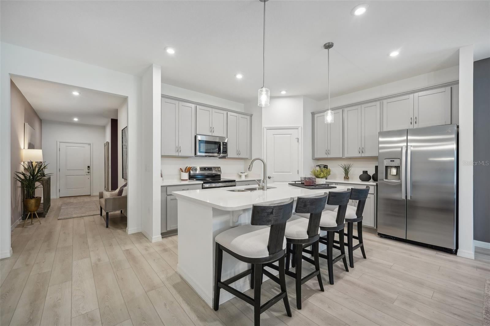 SILVER LAKE POINTE - Residential