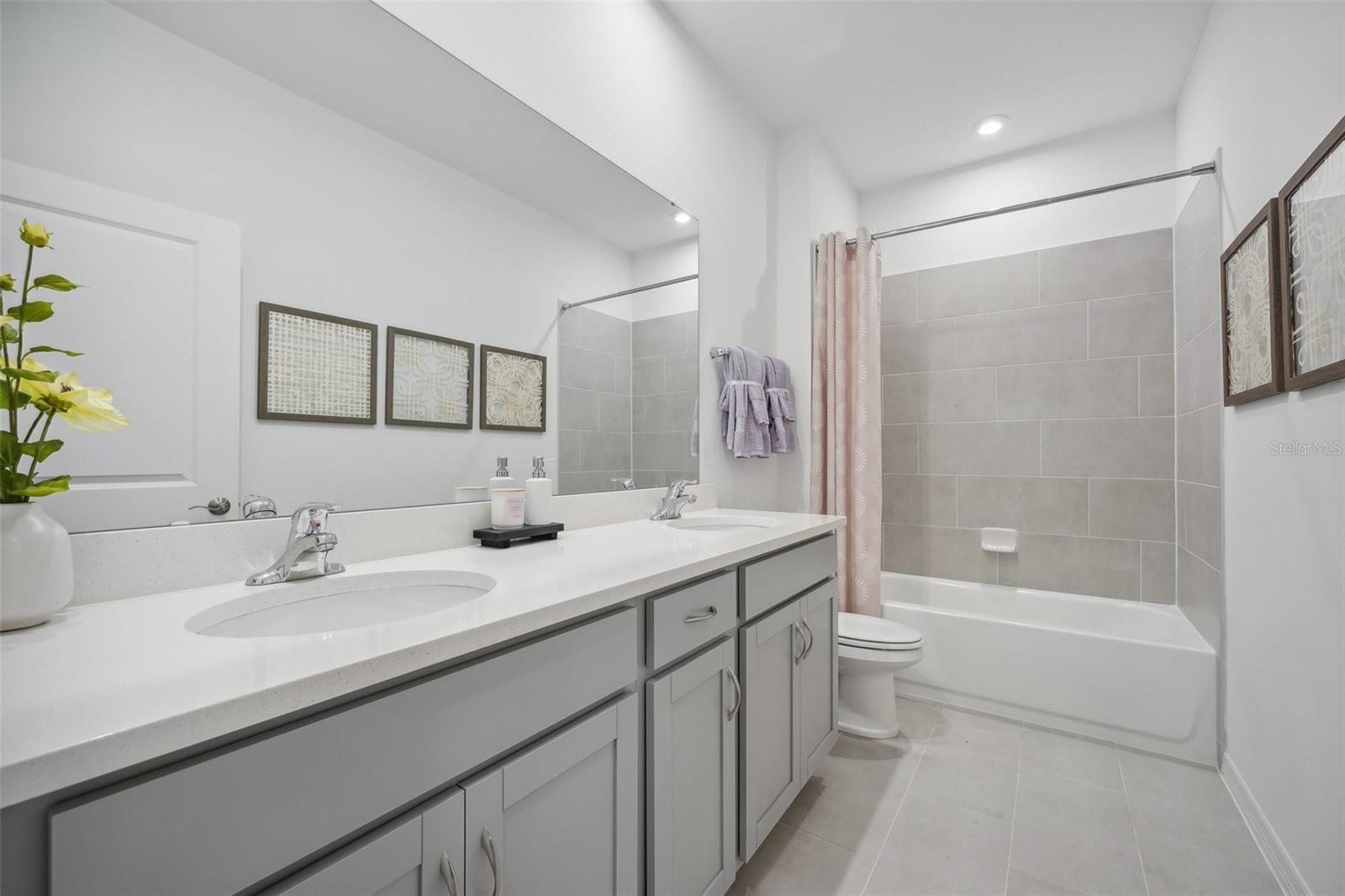 SILVER LAKE POINTE - Residential