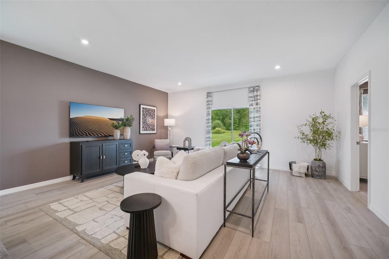 SILVER LAKE POINTE - Residential