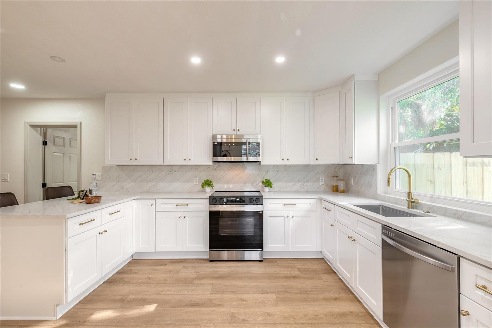 RAY MAR HEIGHTS BELLEWOOD - Residential