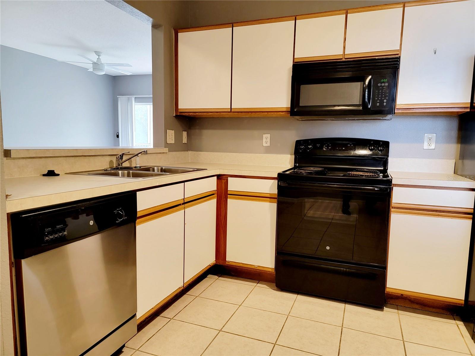 VILLAGES OF BLOOMINGDALE CONDO - Residential