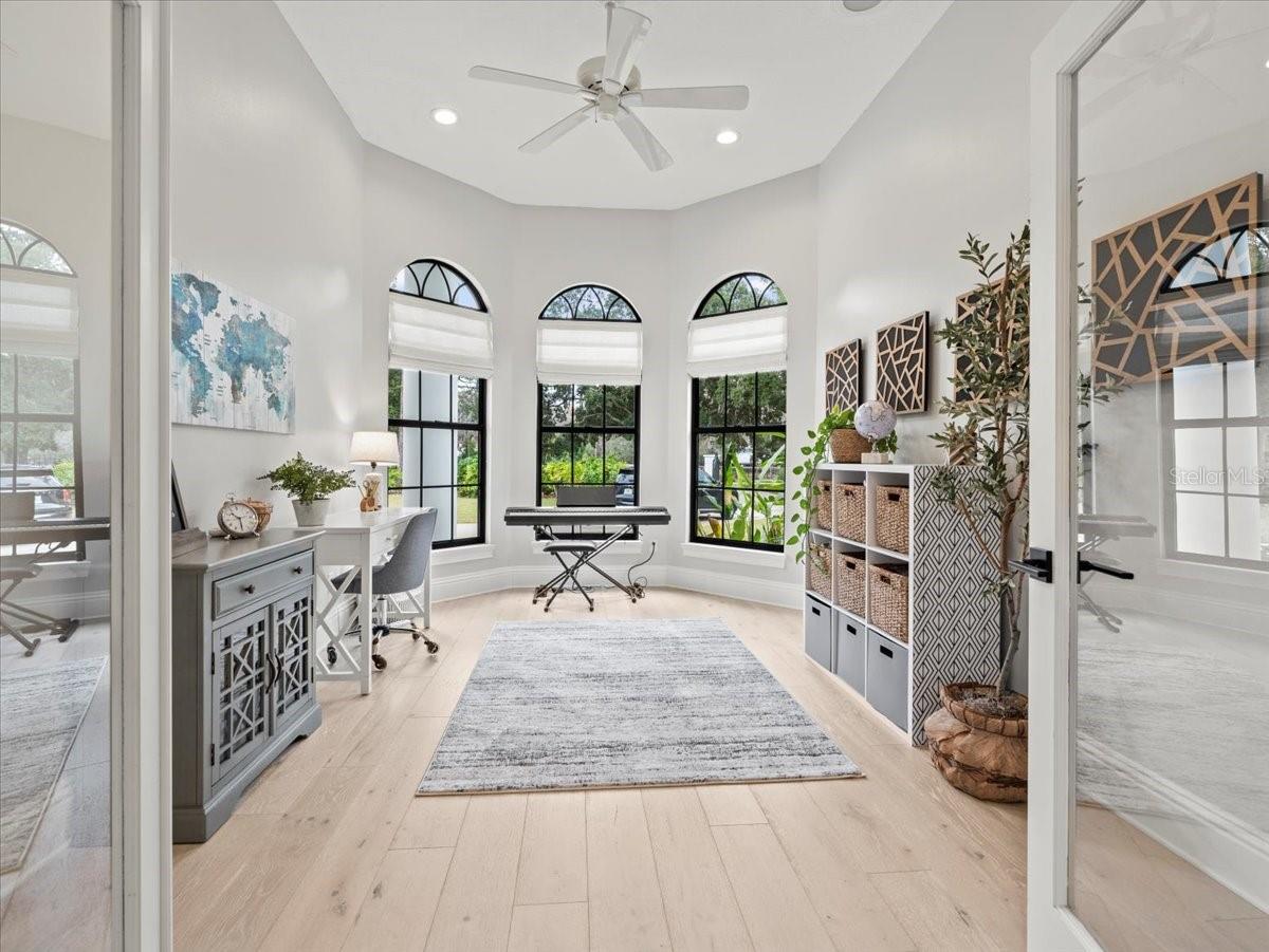 LAKESIDE POINT - Residential