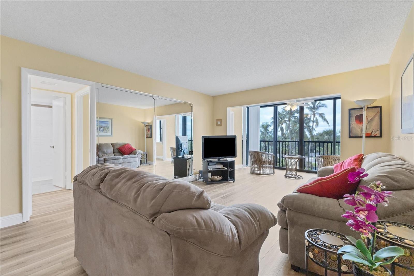 HARBOR TOWERS Y & R - Residential