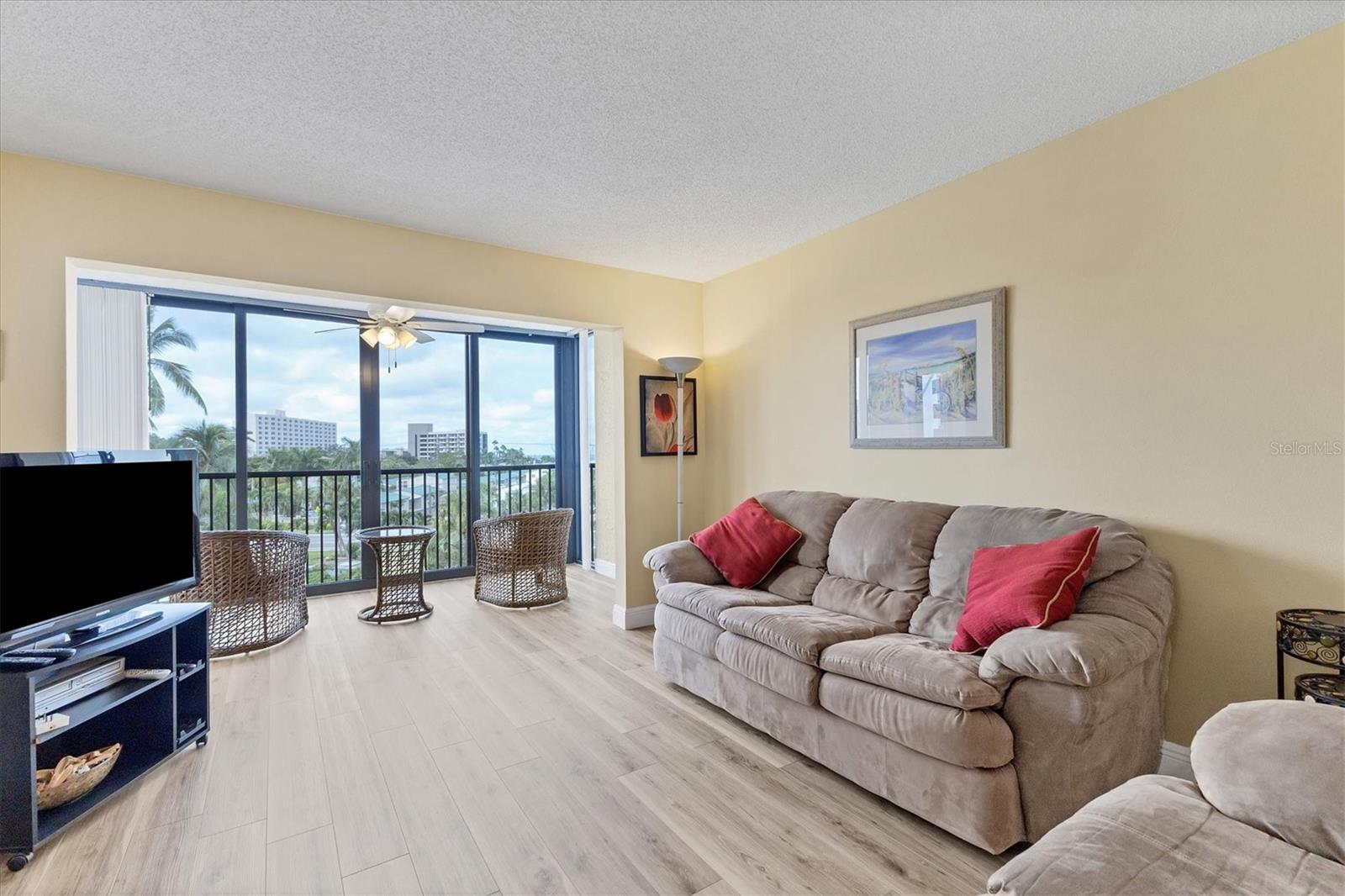 HARBOR TOWERS Y & R - Residential