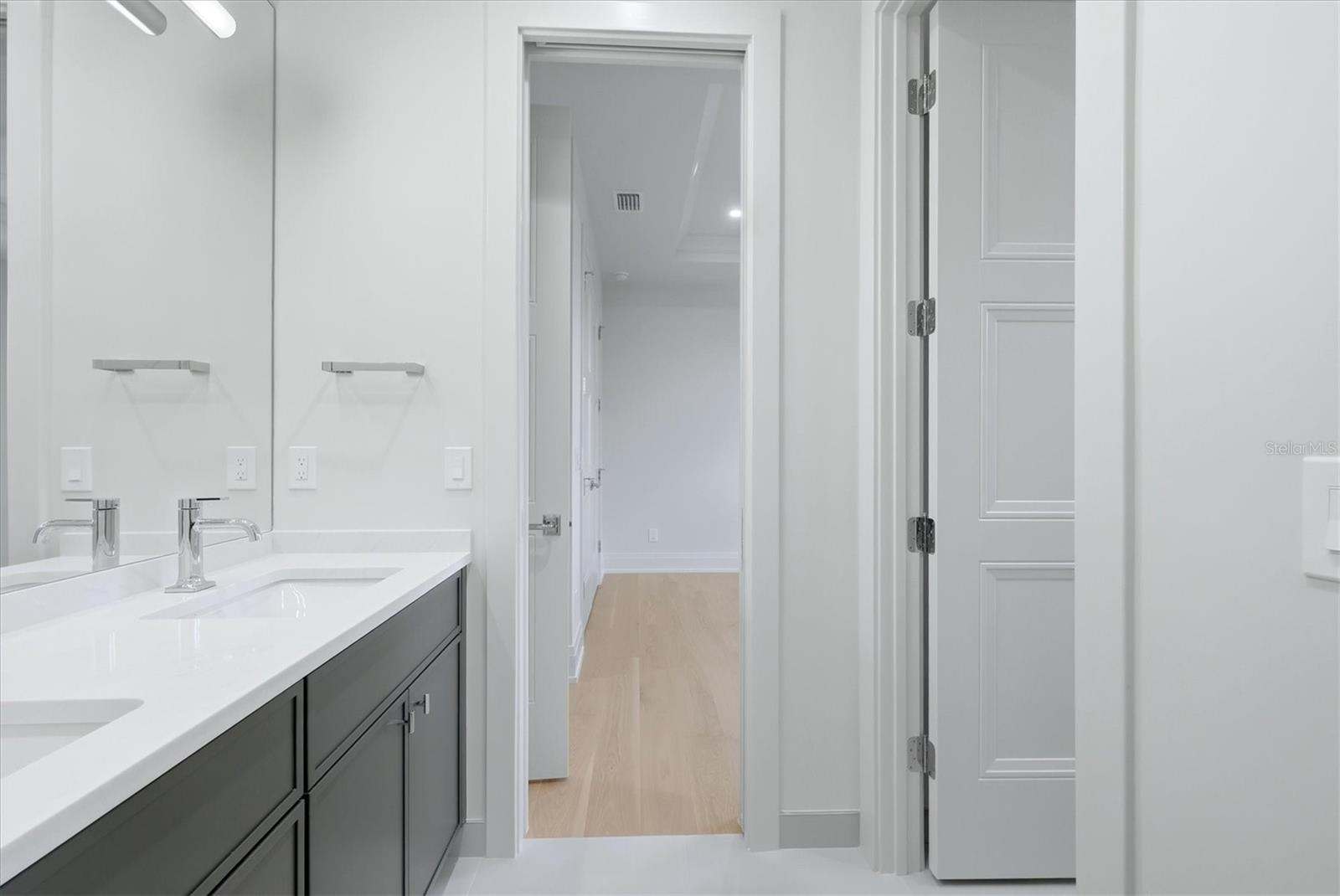 SOUTH GATE - Residential