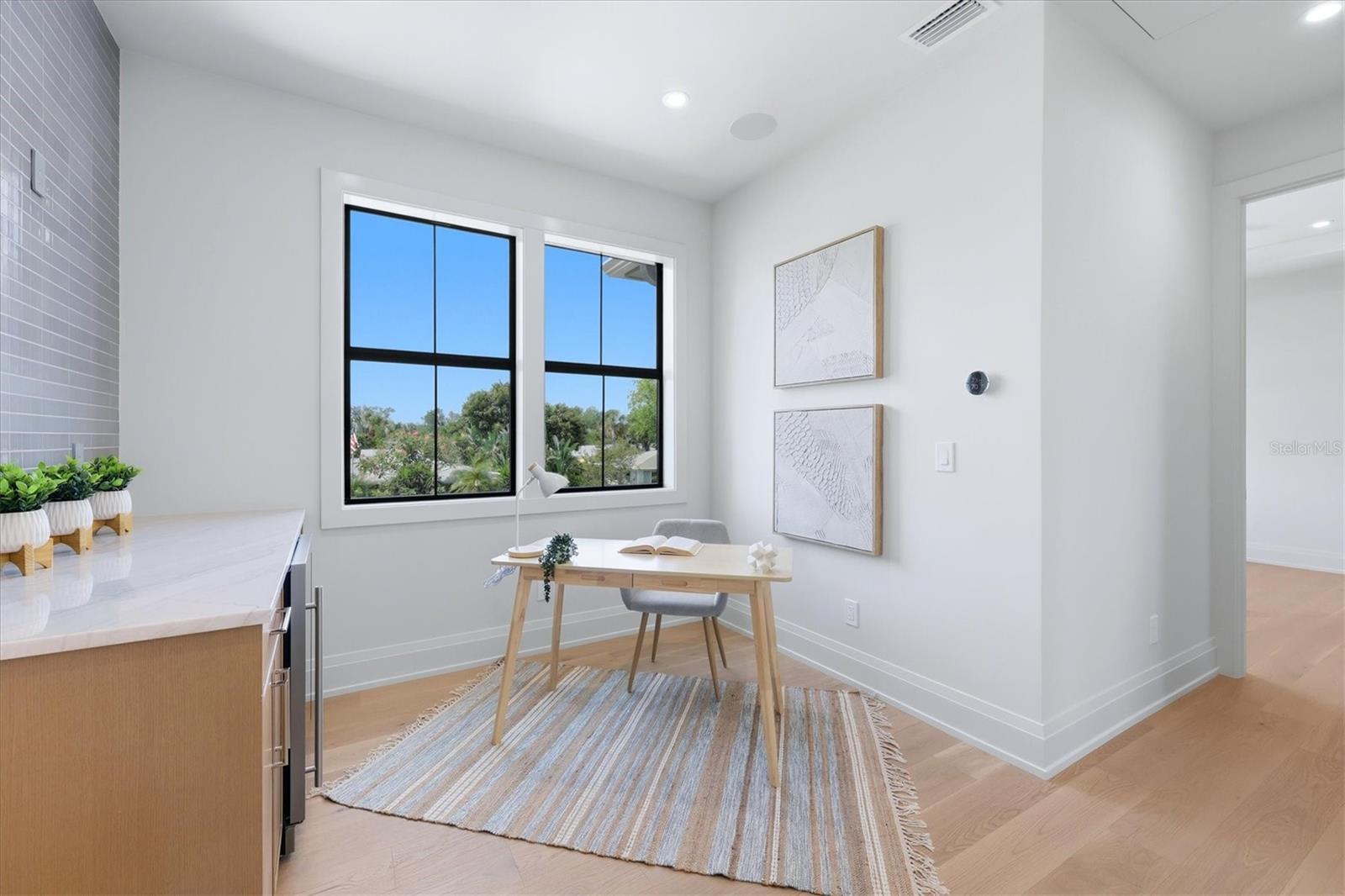 SOUTH GATE - Residential