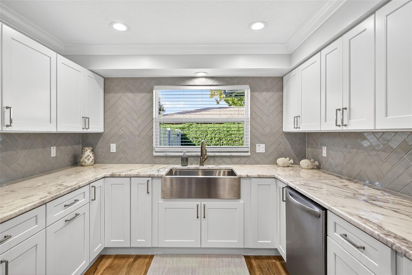 GROVE LAKE MANOR - Residential