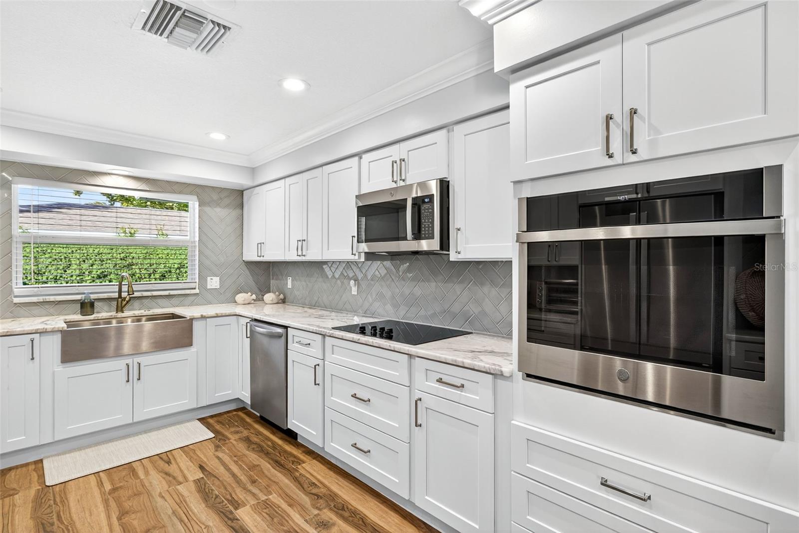 GROVE LAKE MANOR - Residential