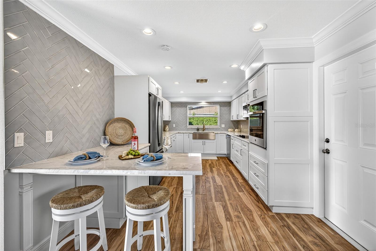 GROVE LAKE MANOR - Residential