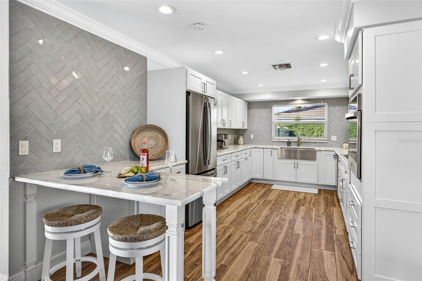 GROVE LAKE MANOR - Residential