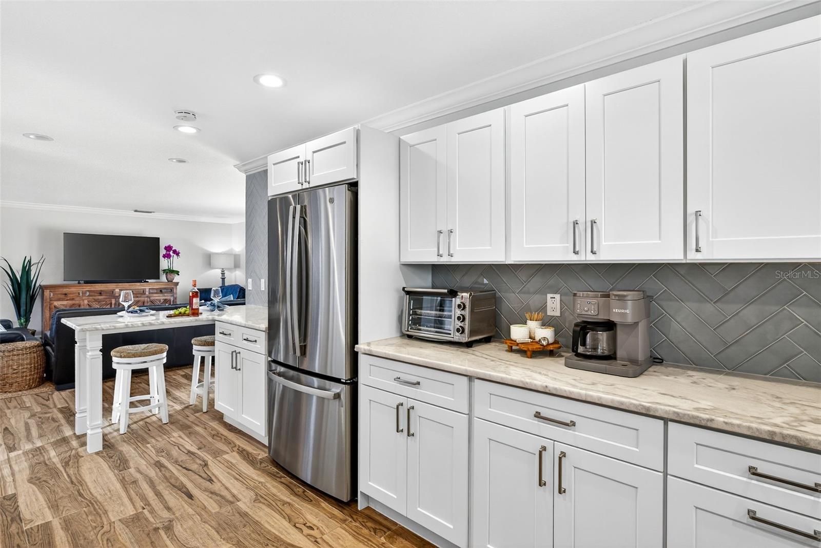 GROVE LAKE MANOR - Residential