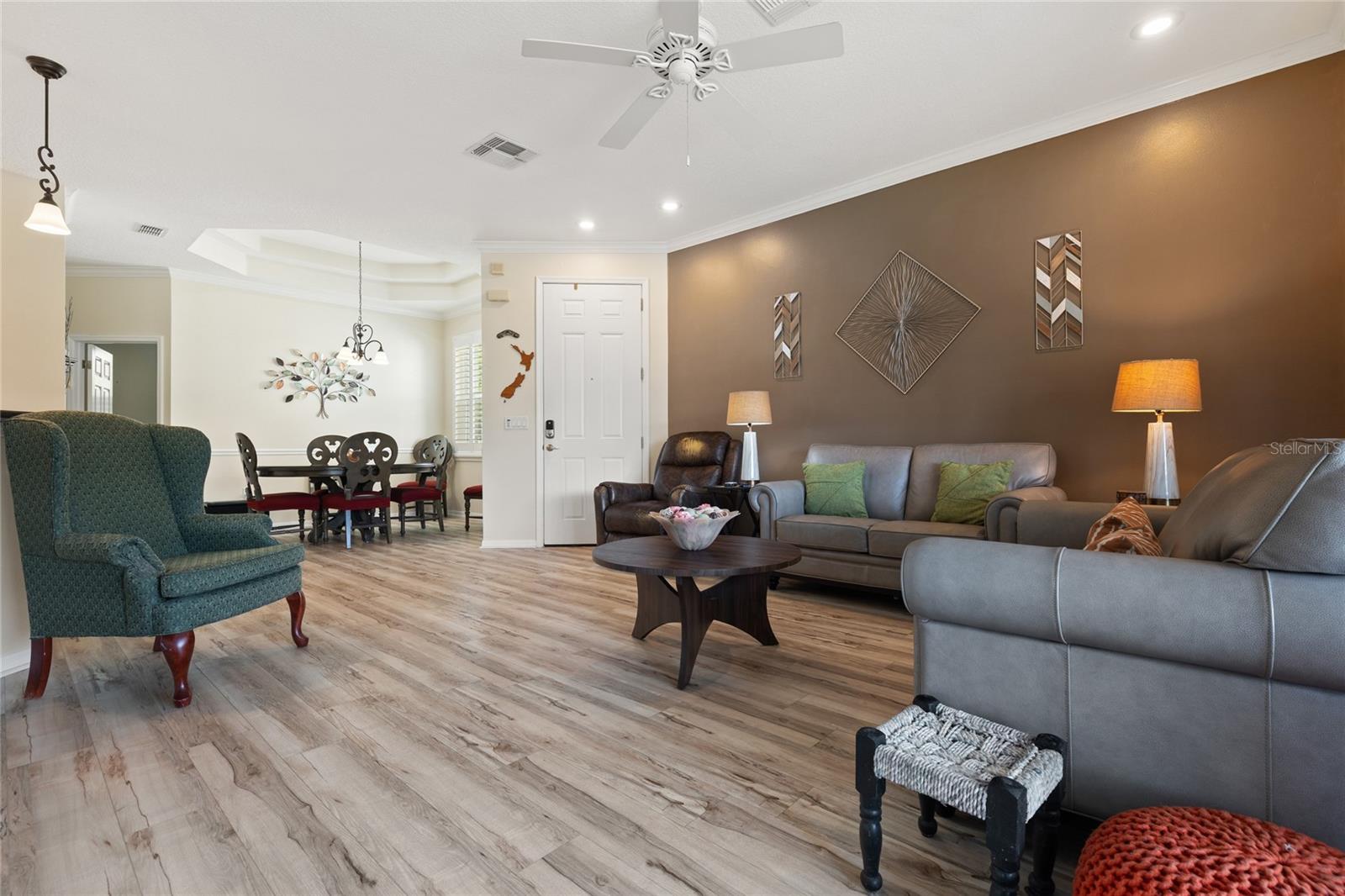 GROVES PH 02 CLUB VILLAS - Residential