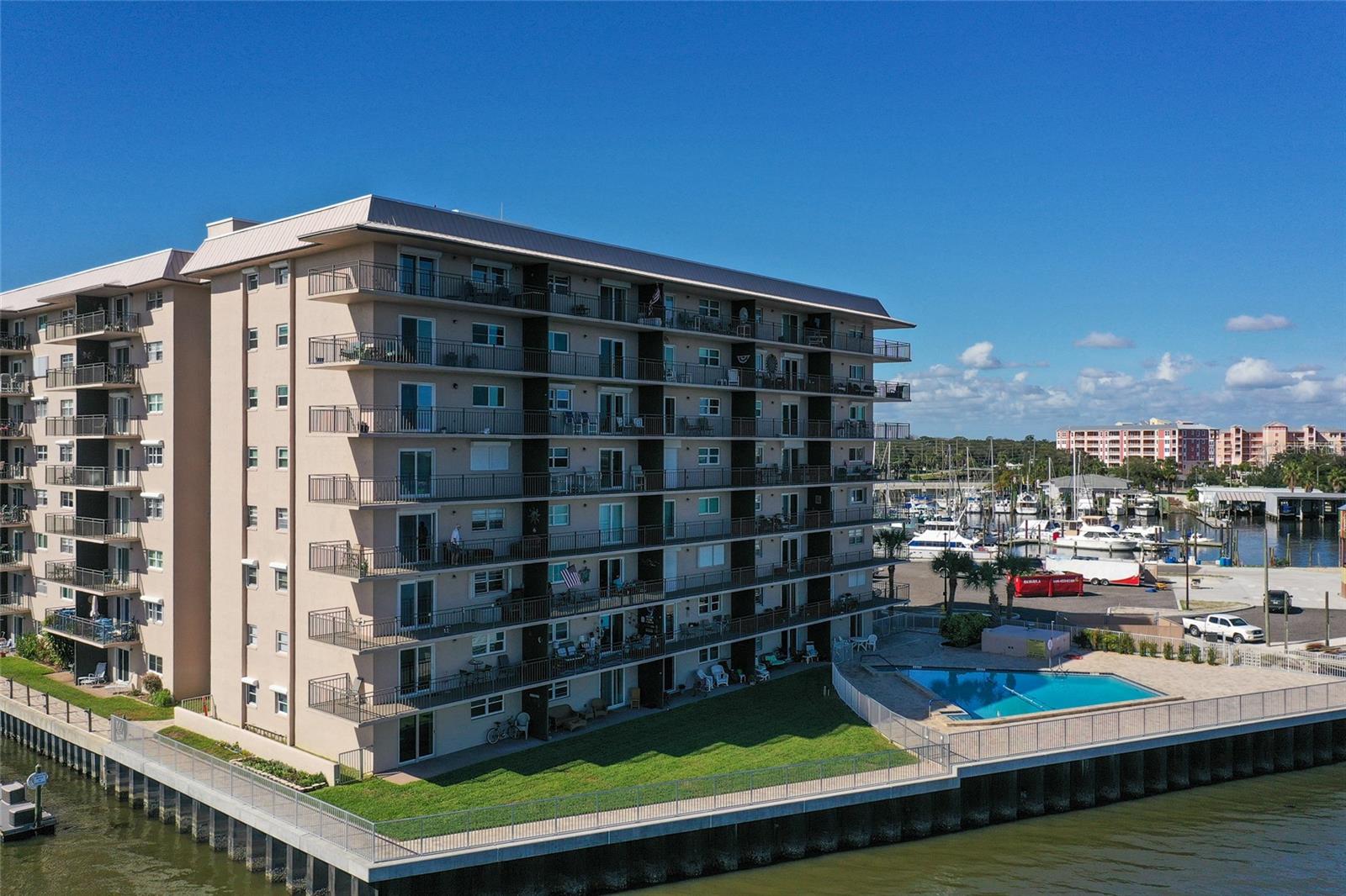 CAPTAINS QUARTERS - Residential