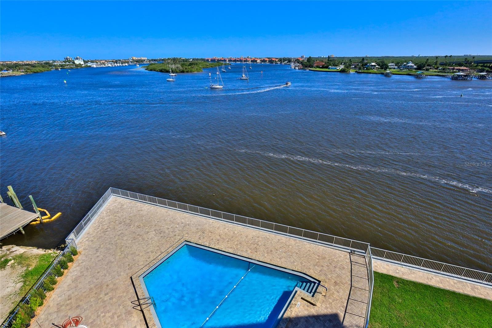 CAPTAINS QUARTERS - Residential