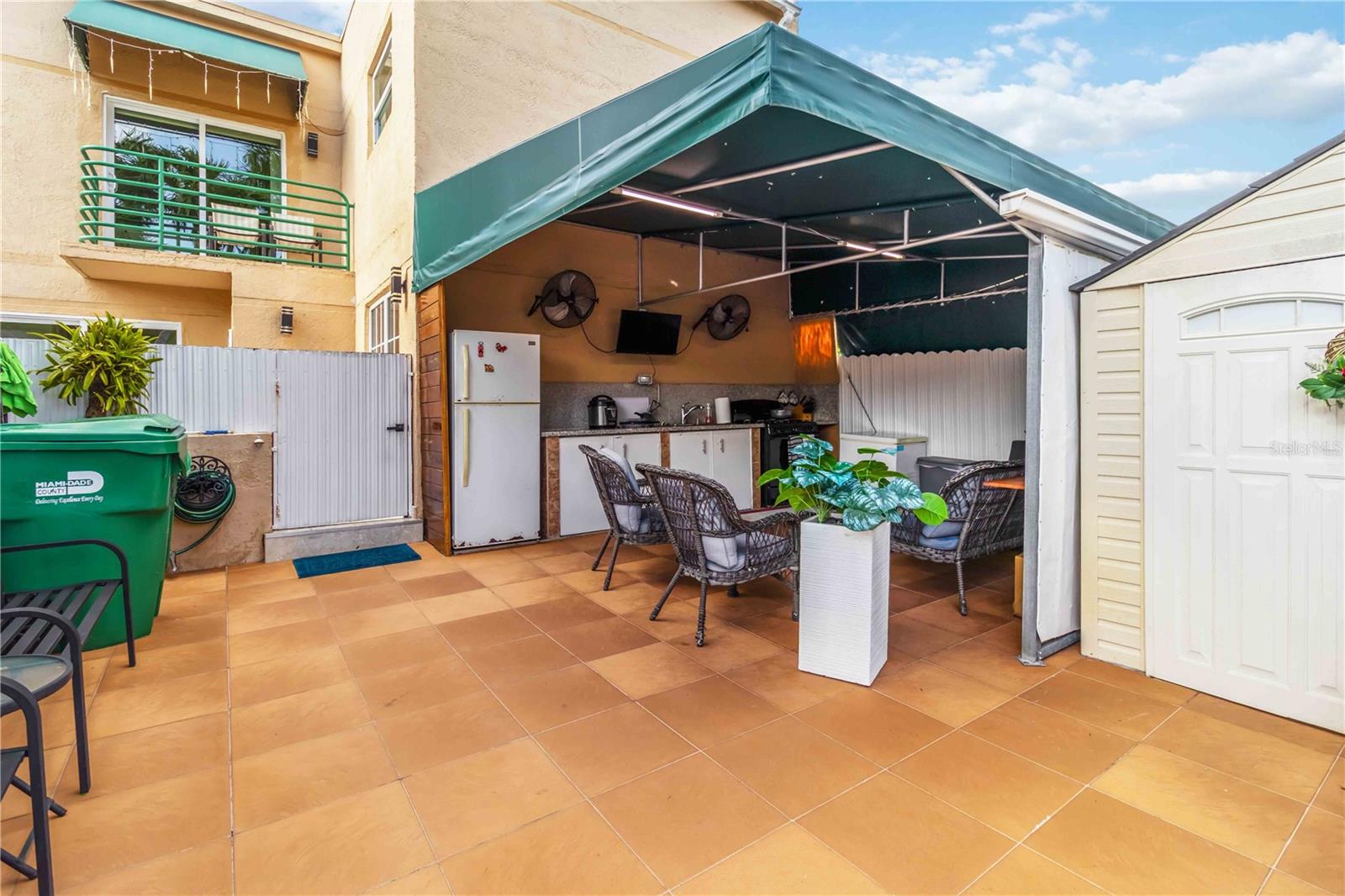 LES CHATEAUX AT INTL GARDENS CONDO - Residential