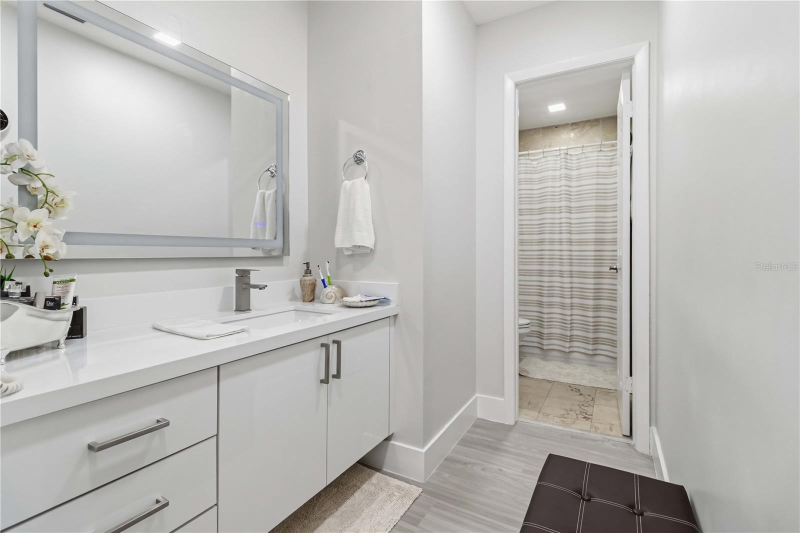 LES CHATEAUX AT INTL GARDENS CONDO - Residential