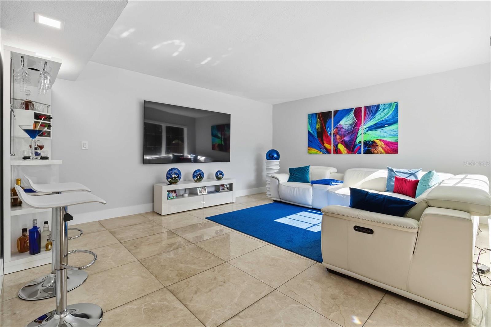 LES CHATEAUX AT INTL GARDENS CONDO - Residential