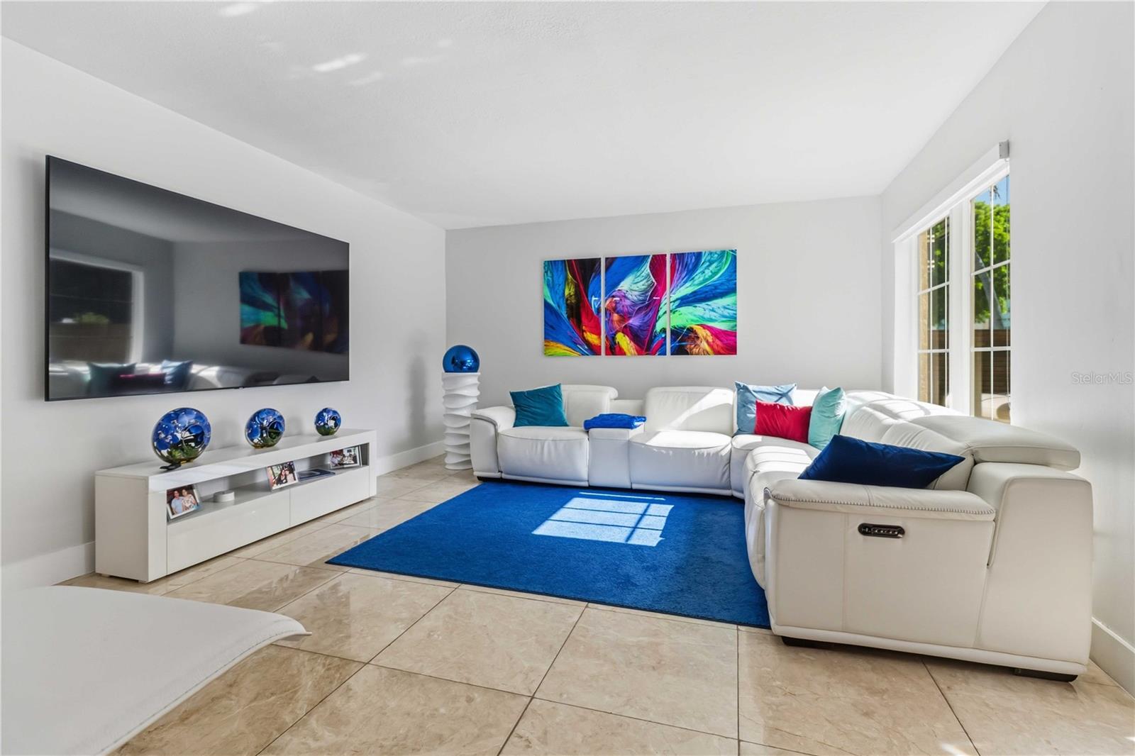 LES CHATEAUX AT INTL GARDENS CONDO - Residential