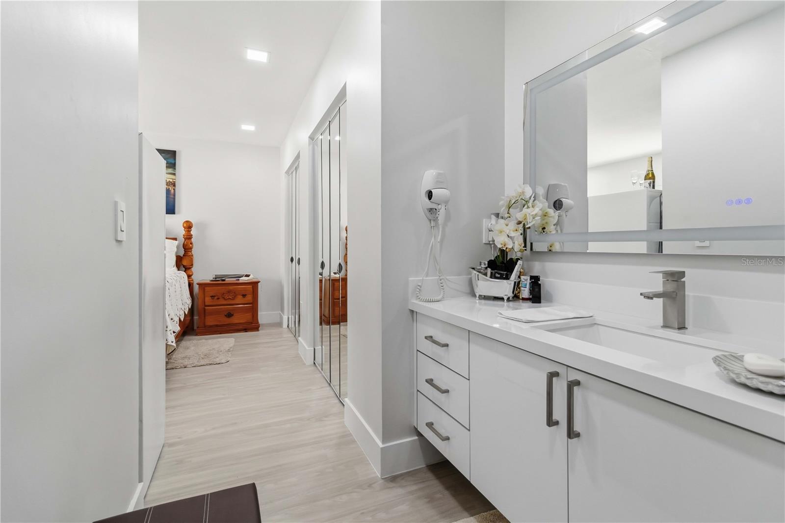 LES CHATEAUX AT INTL GARDENS CONDO - Residential