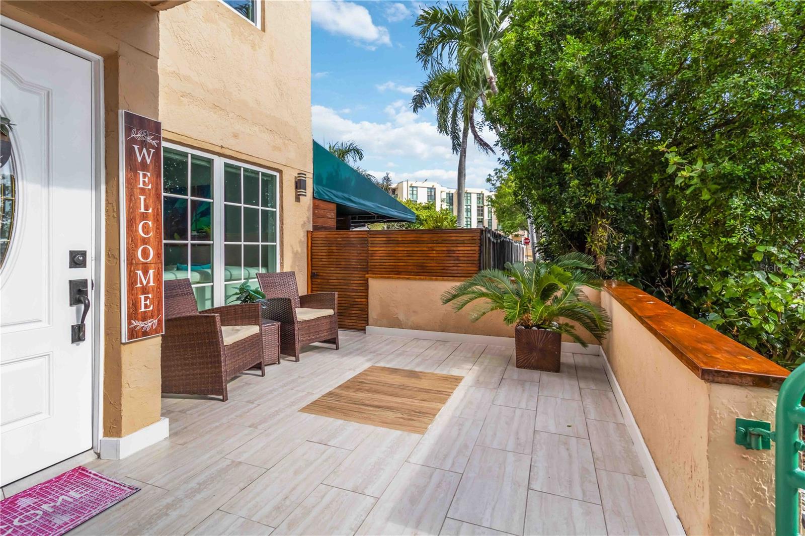 LES CHATEAUX AT INTL GARDENS CONDO - Residential
