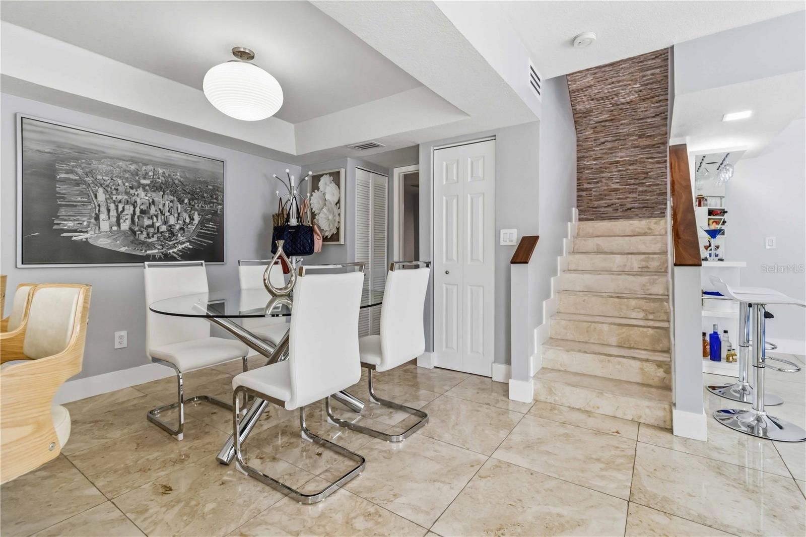 LES CHATEAUX AT INTL GARDENS CONDO - Residential