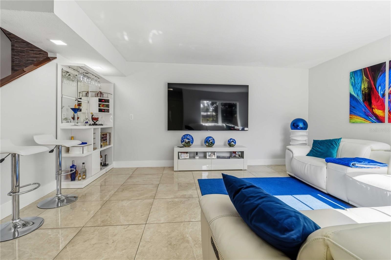 LES CHATEAUX AT INTL GARDENS CONDO - Residential