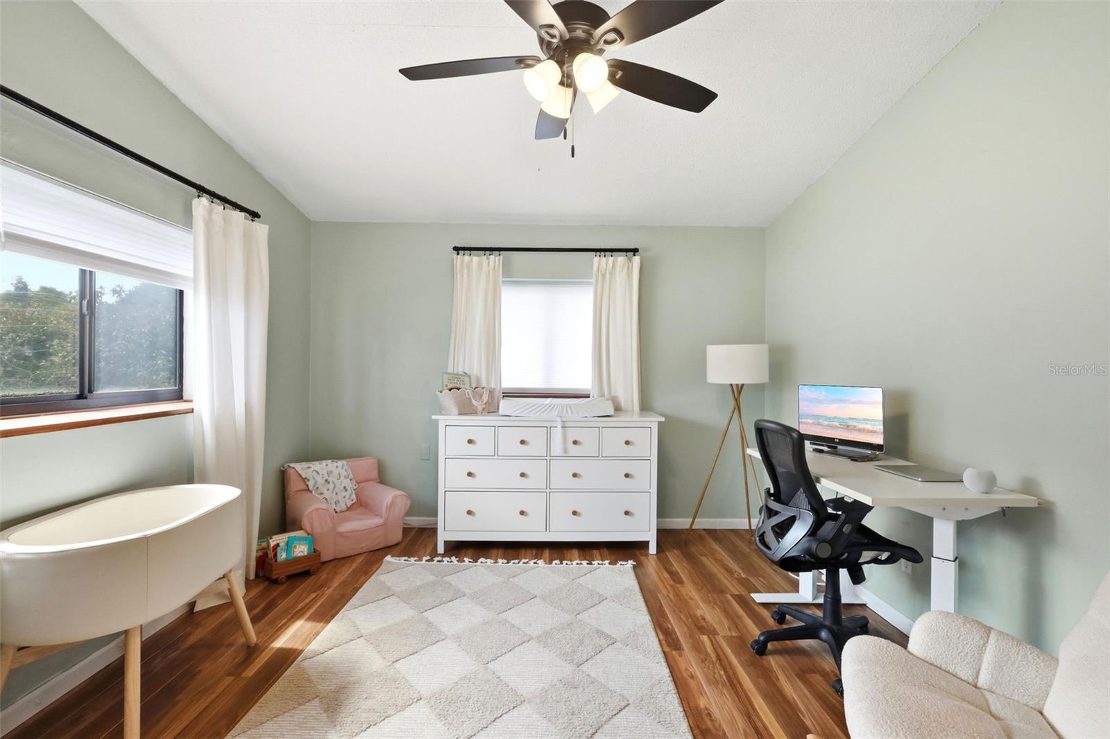 UNIVERSITY MANOR - Residential