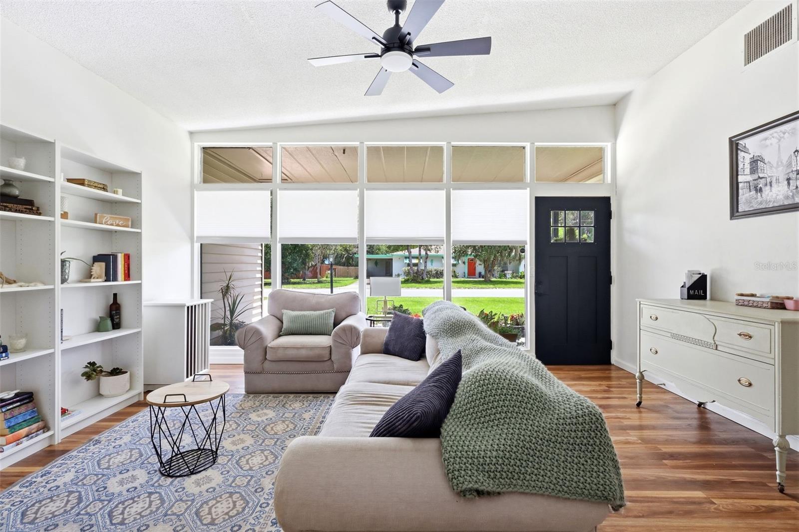 UNIVERSITY MANOR - Residential