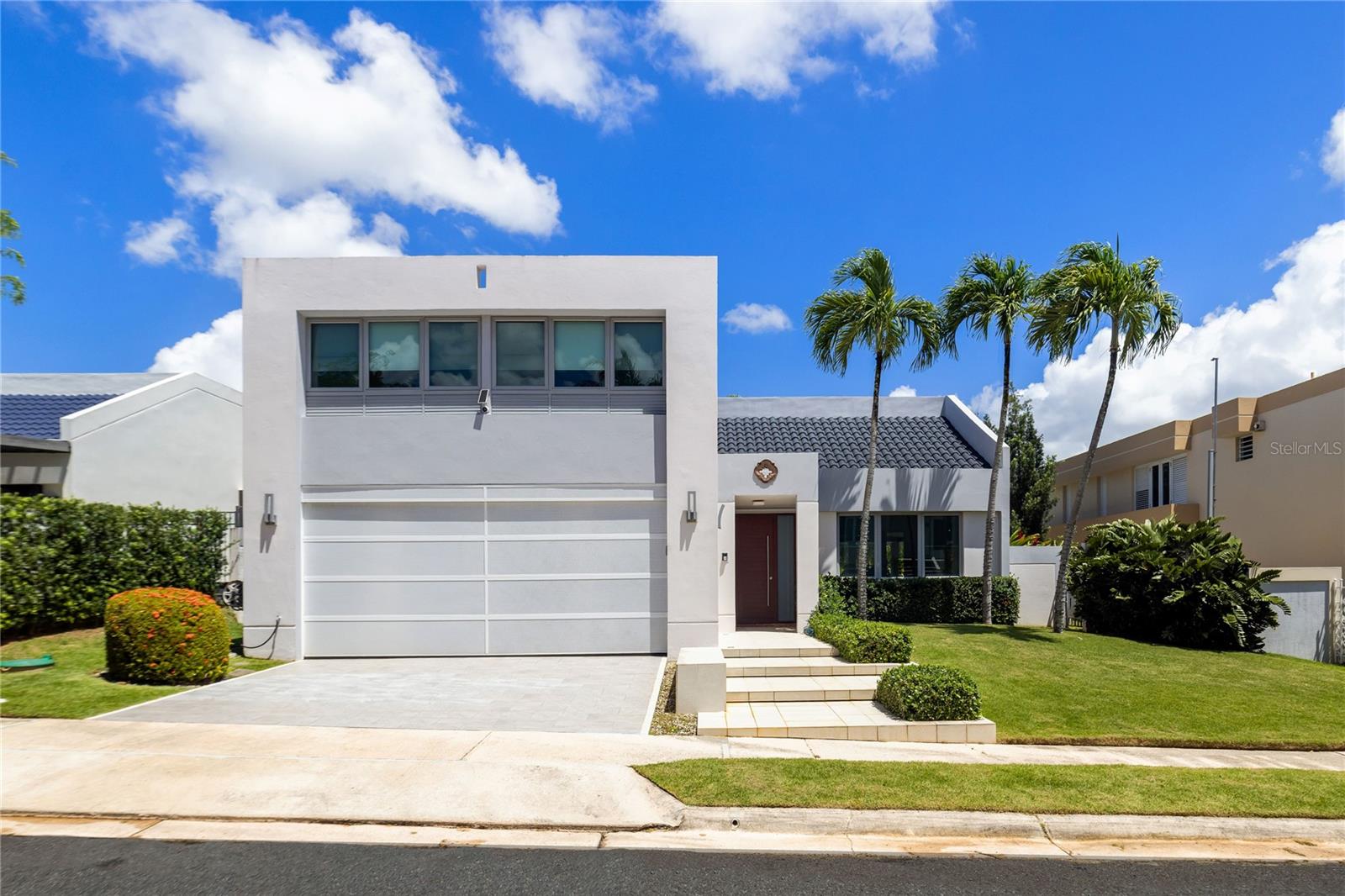 Estancias de Torrimar | Type: House | Location: Urbanización Estancias De Torrimar | Price: $1,590,000. Located in one of the most exclusive communities in Guaynabo, with double controlled access and 24/7 security, this move-in ready residence offers the perfect combination of comfort and security. The community features tennis courts, beach tennis, pickleball, and playgrounds, and its location is highly convenient, close to renowned schools and major highways. With 2,727 square feet of construction on a 600 sqm lot, the property includes 4 bedrooms, 2.5 bathrooms, a laundry room, a walk-in closet, a swimming pool with a beautiful terrace, and a 2-car garage. Additionally, it features 42 solar panels, three fully paid 10 kW Tesla batteries, a solar water heater, a 200-gallon cistern, and a 30,000 kW diesel generator. Remodeled kitchen with new stainless steel appliances. A turnkey opportunity that guarantees a great lifestyle in a secure and highly desired environment.