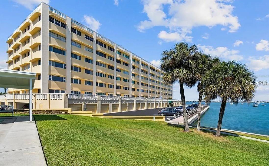 HARBOUR CLUB CONDO 2 - Residential