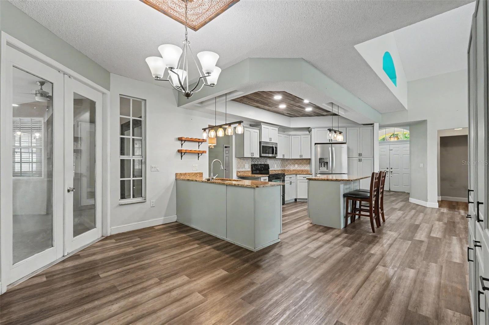 GOLDEN ACRES - Residential