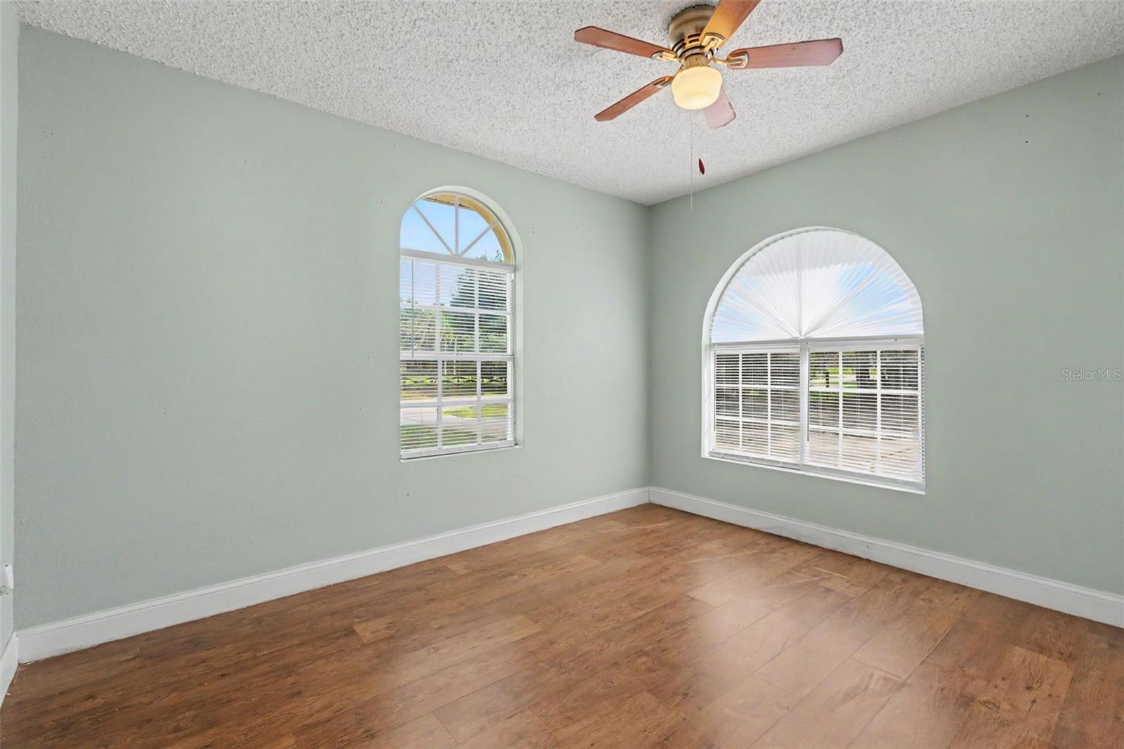 GOLDEN ACRES - Residential