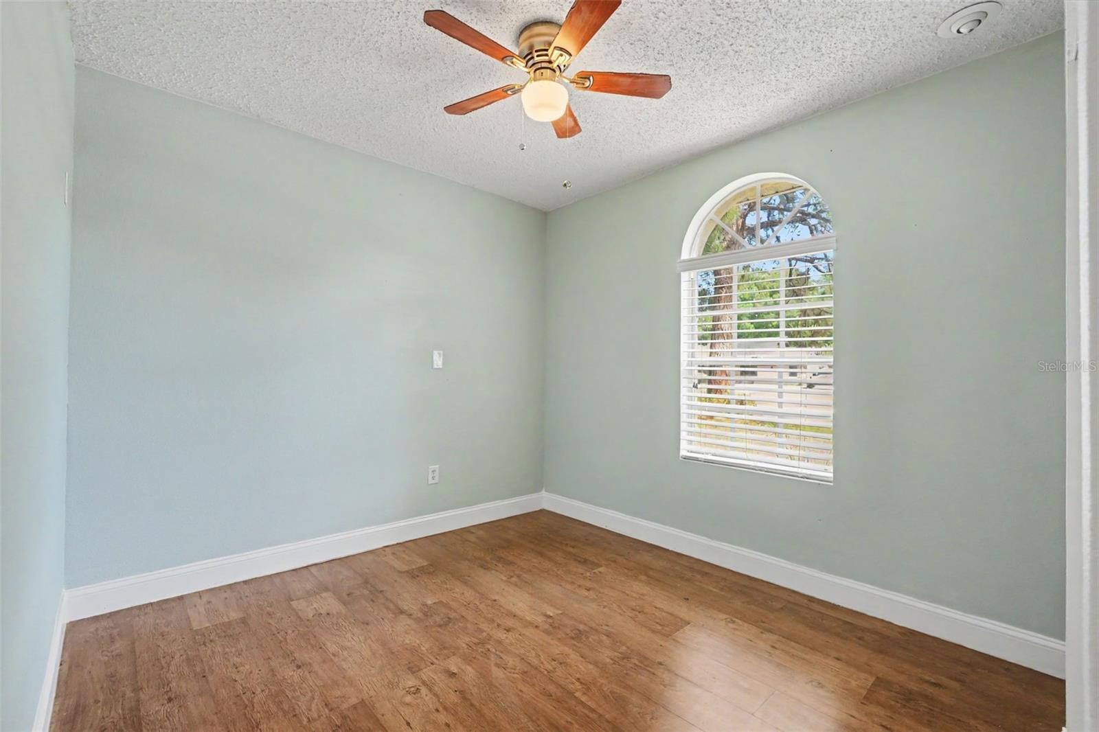 GOLDEN ACRES - Residential