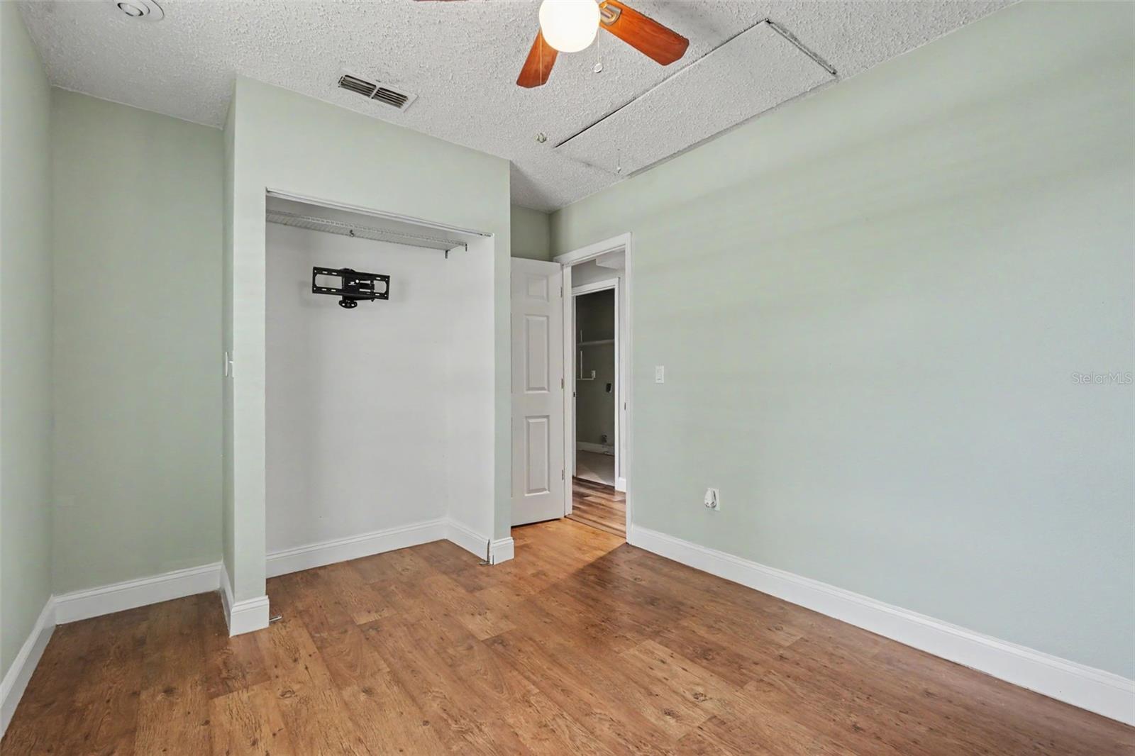 GOLDEN ACRES - Residential