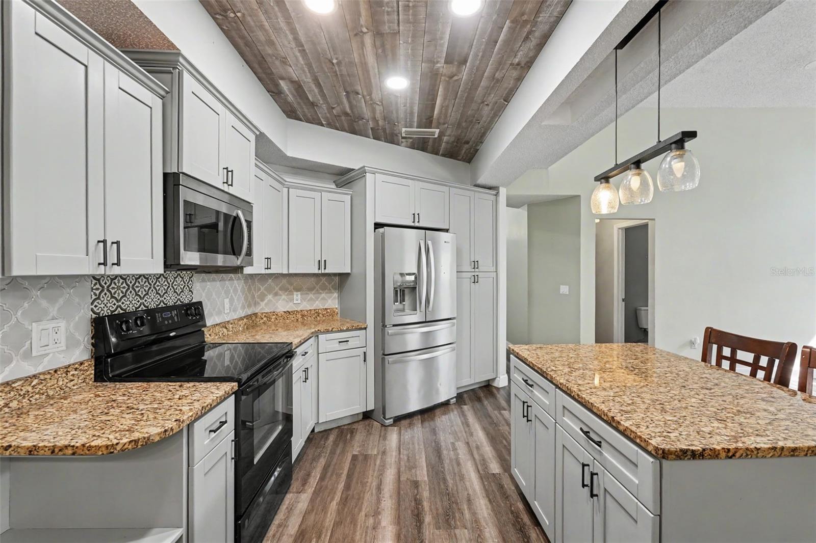 GOLDEN ACRES - Residential